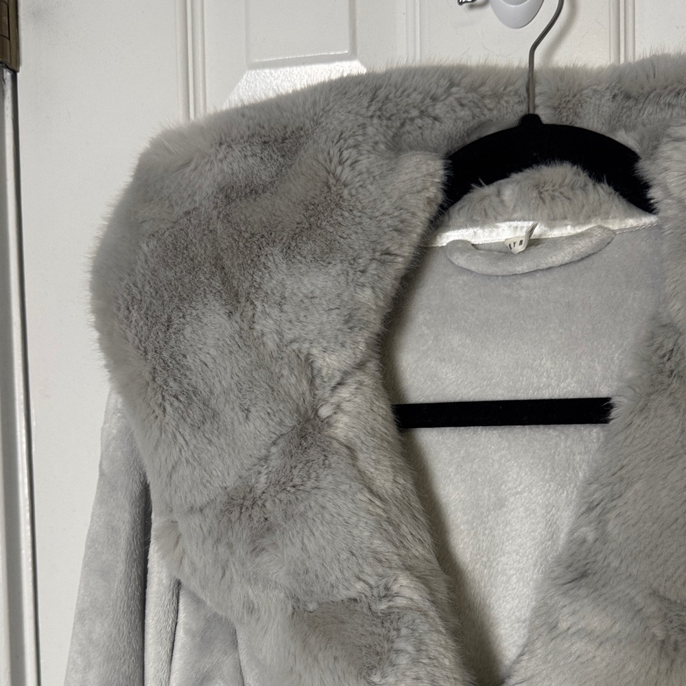 Pottery Barn Faux Fur Trim Hooded Robe Gray Plush Luxury Spa Gift Medium View 6